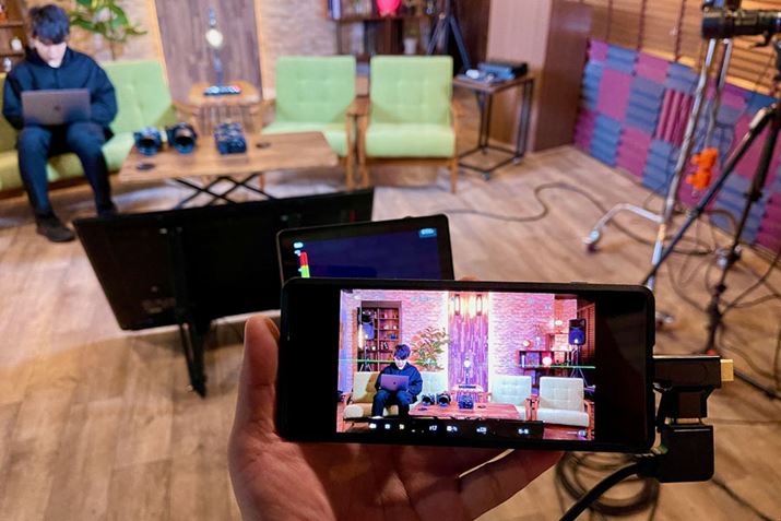 uXperia PROv͗L@ELfBXvCgpĂABT.2020̐FA10bit͂ɑΉHDR\ł邽߁Al̋KiɑΉJo͂ꂽf\ꍇAƂĂN₩ɕ\܂