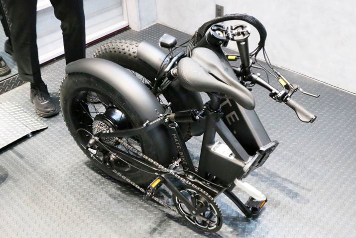 nhɂ郌o[NāA܂肽ނBƂԂɁA܂肽݊B܂肽ݎ̃TCY590ij×1,030ij×780ijmm