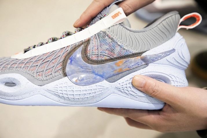 TCh́uXEbVv́AꕔTCNނgă}[u͗l邱ƂŁAGL]`bNȕ͋CoB\[́AgȂȂV[Y烊TCNuiCL OCh o[v悻10ܗLĂ邤AN[^[̂悤Ȃڂ݂ŃV[Y̌yʉɂ^Ă܂