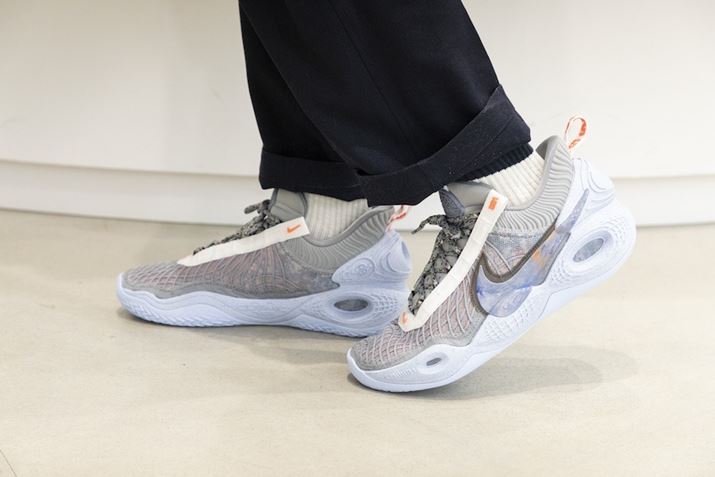 V[vȃVGbgƁAñ{[̃oX▭ł