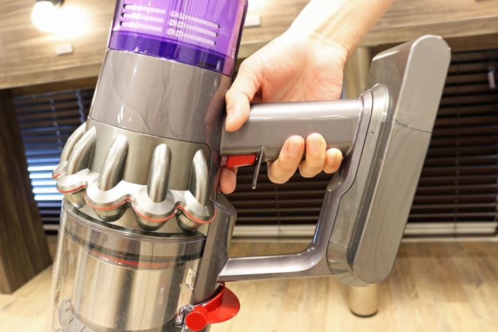 uDyson V11v̓dBnhɃgK[AĂԂ^]܂Bꂪ_C\̃R[hXXeBbN|@̉X^C