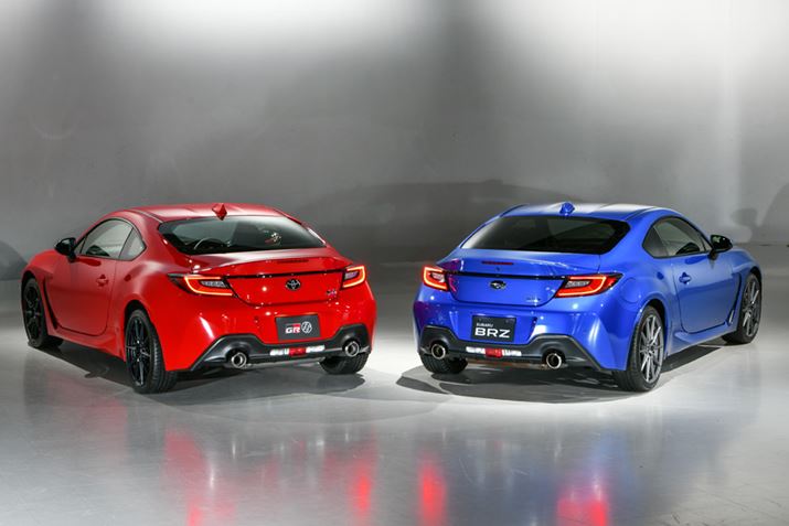 2021NĂHɂāA2ڂւ̃tf`FW\ꂽg^ V^uGR86vijƁAXo V^uBRZviEj