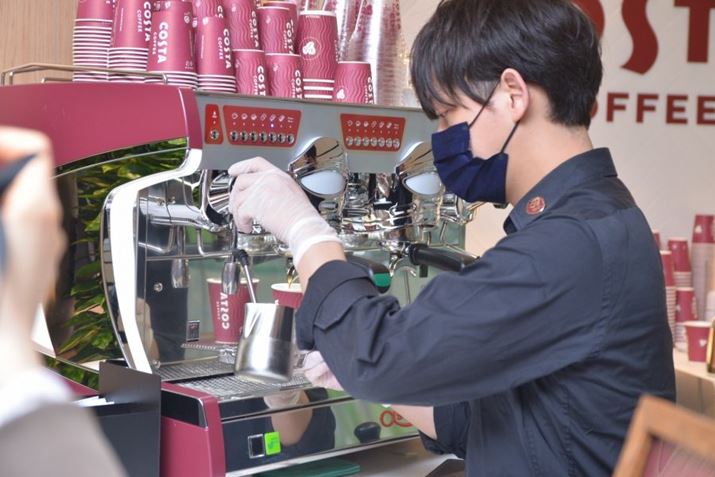 {ł͒cJtF͏ȂȂAZt̖lJtF|bvAbvXgAȂǁA180_œWJĂ܂