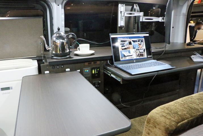 VNLb`͑ĂȂAő1,500W̏o͂ɑΉdĂ̂ŁAdCPgR[q[[J[AdqWƂƓdŎgƂł