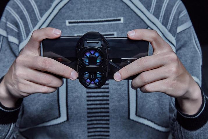 ̓IvV̗pt@uDual-core Ice Dockv𑕒ƂB2̃t@Ń{fB͂ɗp