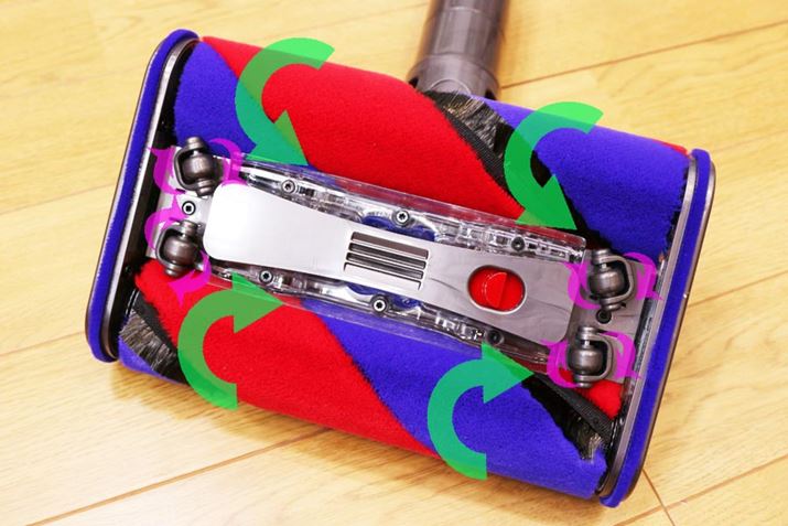 2̃uVɂ͂ꂼꃂ[^[ĂAxŉ]܂BzɌđÕuV]邽߁Aǂ̕S~z\BȂAuV̊Ԃɔzuꂽ4̃LX^[zC[360°]悤ɂȂĂASւ̑sT|[g܂