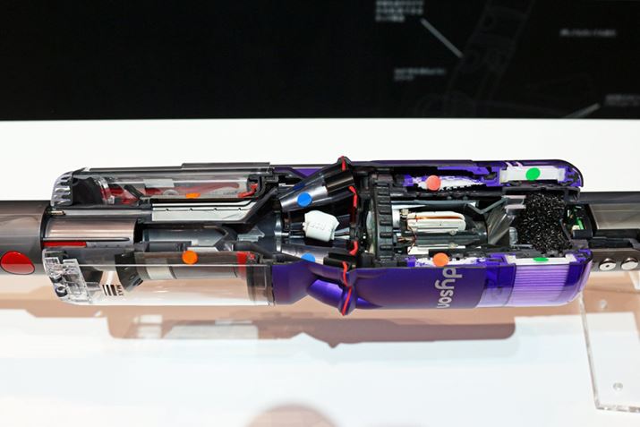 |@ɋz܂ꂽCɊ܂܂S~́ANAr̋C傫ȃS~𕪗17,381̌JX`[̃tB^[iVEhj0.5mmȏ̗qߏW8̃[gTCNPM1.0ȏ̗qߏWv[^[tB^[PM0.5ȏ̗qߏW|Xg[^[tB^[PM0.3ȏ̗qߏWƂ悤5iKłߏWBʐ^Dyson Omni-glidẽJbgfŁAߏWƂɊۂV[\Ă܂