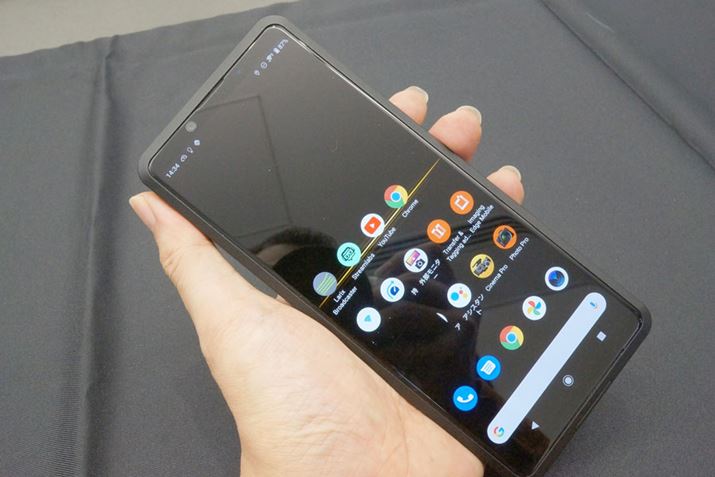 ~gΉ5GX}[gtĤЂƂA\j[oCuXperia PROvB񓹂̌ŁAeʂ̉fɃAbv[hƂgz肵Ă