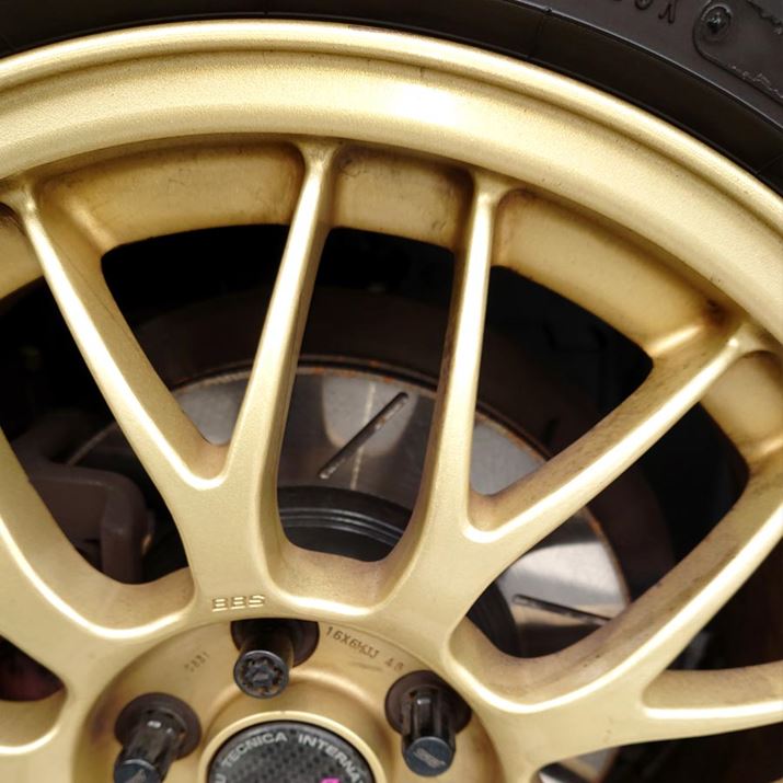 A~zC[̌Ԃ猩Xbg胍[^[́AƂĂ[V[ȕ͋C