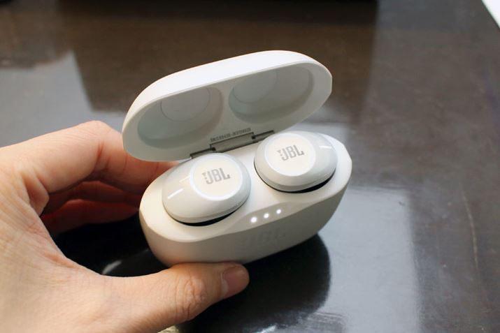 uTUNE 120TWSṽAbvO[hfłuTUNE 125TWSvQloiĂBUSB|[gType-CɂȂقAfARlNg@\ɑΉȂǎg肪悭Ȃ悤B≿i͖