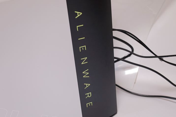 ALIENWARE̕FɌ点Ă݂܂Bhhł͂܂񂪁A͋̕CvC^Cgɍ킹āAFJX^}CYł܂
