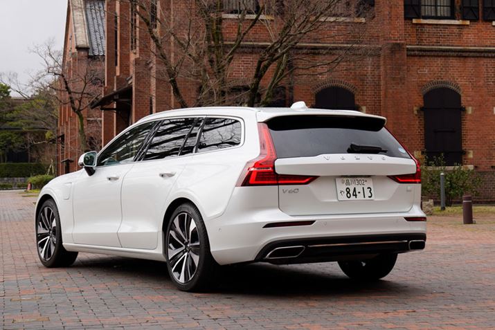 V60 Rechargẽ{fBTCYiS×S×Sj́A4,760×1,850×1,435mmŁAzC[x[X2,870mmBȂ݂ɁAԂ̃{fBJ[uNX^zCgp[v12~̃IvVݒŁAOɑ΂ēh̗q˂邱ƂŁA{fBCȂǂ̉Aeꂢɕ\