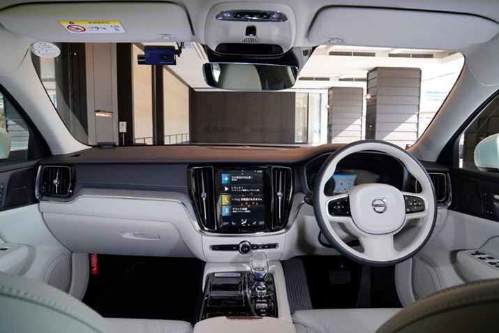 {{Ԃ̃fUCACfeBeB[łuXJWirAfUCv̗pꂽCeABVvȂ㎿Ȃ܂́AB[J[ɂ͐^̂łȂAƎ̐EςĂ