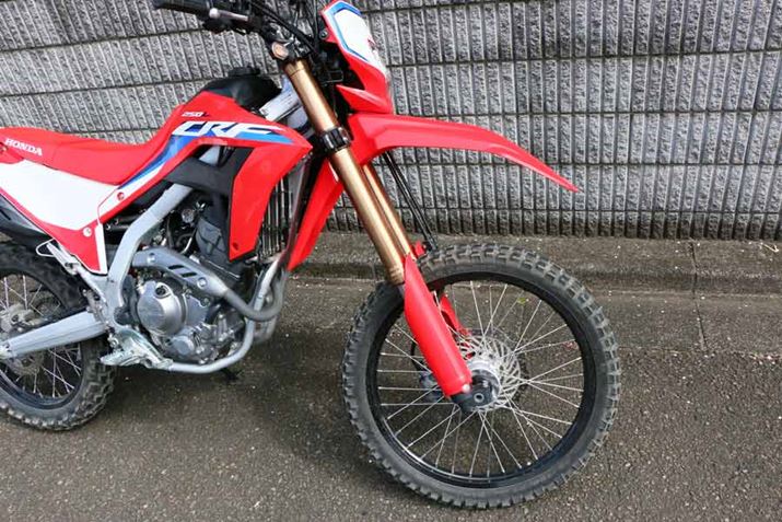 TXyVXg[ŃA]ftg10mmAA20mmLO260mmɁBrꂽł̑jサBȂAV^̕WfƔrƃtg25mmAA30mm