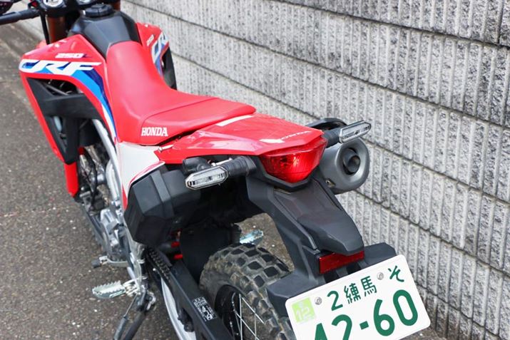 ÃECJ[LED̗pBאgŃV[vȈۂœꂳĂ邪A]|ɐ܂ɂ悤ɃXe[͏_\ƂȂĂitglj