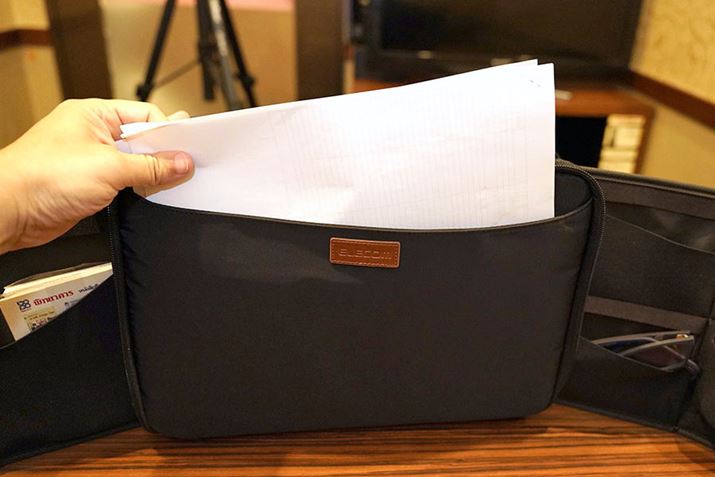 Õ|PbgɂA4TCYx̑傫߂ȏނNAt@C[\