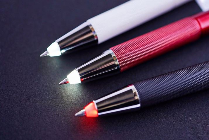 LEDCǵA[ɓڂĂ܂BȂ݂ɁA΂OAԐFCg̗pf