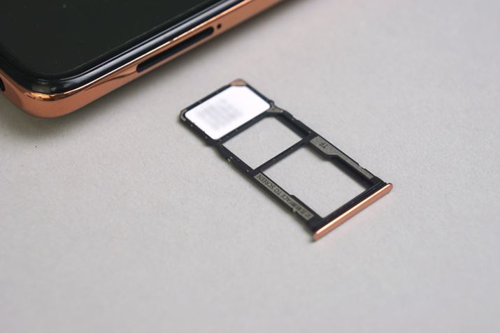 nanoSIMJ[hXbgmicroSD[J[hXbgƗgvXbggpBDSDVΉō4LAVoLTE𗘗pł