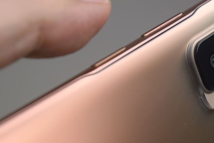 wF؃ZT[͉Eʂ̓d{^Ƃ̈̌^B1TԂقǎgAF؃~X1NȂ