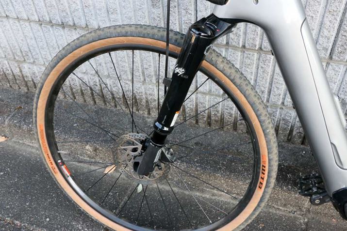 30mm̃Xg[NLefty OlivertgtH[NB肵Ռɂ͂܂蓮A}ȃVbNɂ͔Ƃ悤ɁAOx[h̓