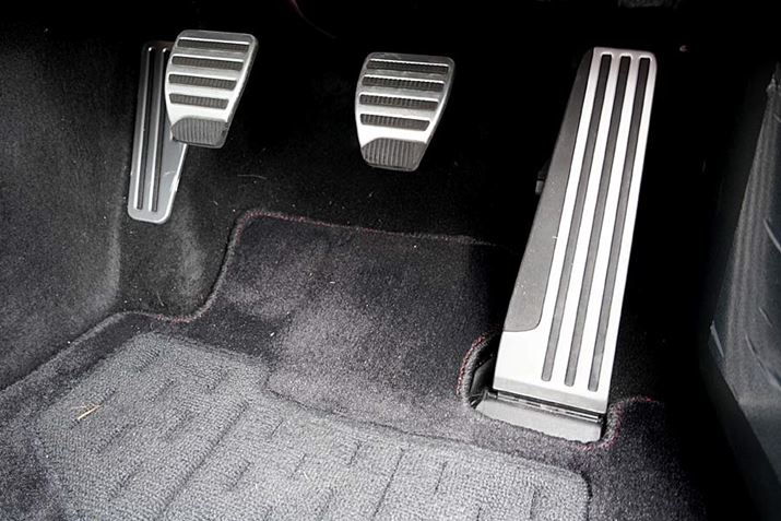 ANZ͂킸ȓݍݗʂŋɑgN𔭊Bu[L̃LpVeB͏\ŁANb`y_͔rId߂ƂȂĂ܂