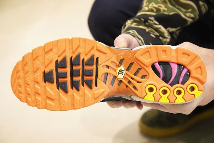 AEg\[́AuGA }bNXvV[Yォ̗ރbt\[x[Xɂgbhp^[̗pĂAmȃObv͂𔭊BɁAuTuned AirṽSzđ݊As[Ă܂