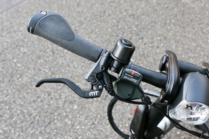 ~jxł͂߂炵ARg[ɒ]}Õu[L̗pBObv͎̂Ђ󂯎~߂`ƂȂĂ̂ŁAɂ