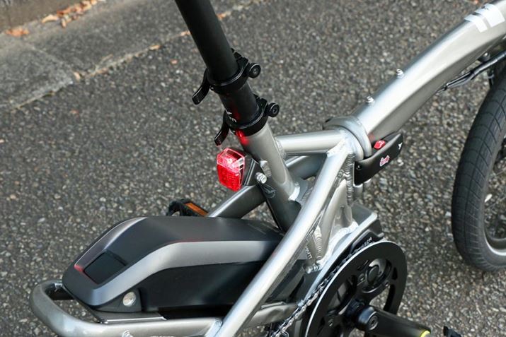 tgCgƓlɁAAɂobe[狋d郉Cg𑕔Btg_ƘAăA_