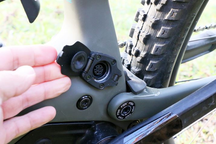 ȂAobe[͎OƂłȂ߁At[ɃP[u}ď[dBobe[c3疞[d܂Ŗ235Ƃ̂