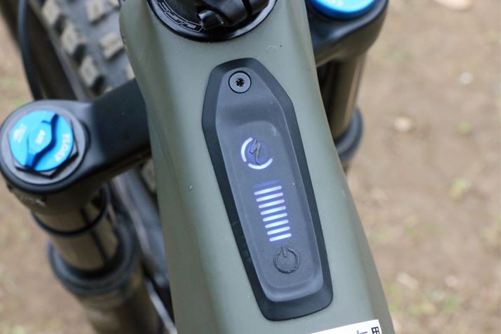 ݒ肳ĂAVXg[h́Agbv`[uɔꂽ~`̃CWP[^[̌ŊmFi鐔قptjB̉ɂ̂̓obe[cʂCWP[^[