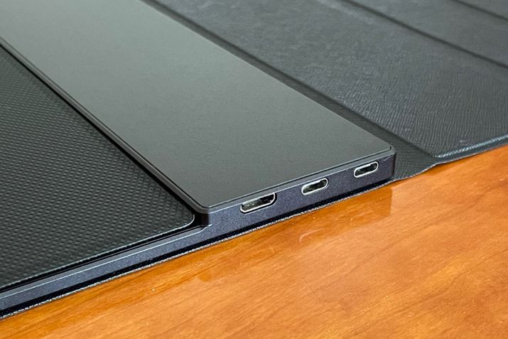 ͒[q͉EʂɏWBUSB Type-ĈقAminiHDMI[q