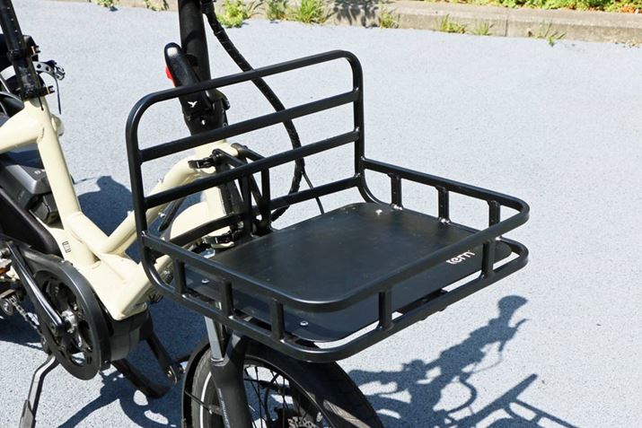 Transporteur Rack̃TCY430ij×420isj× 267ijmmBω׏d20kgŁA300×400mm̔ڂقǑ傫BA[܂ȂBtgƃTCh̐[70mmiMґjȂ̂ŁAiȂǂ̐UŃbNוяôł͂ȂƂsBɂẮAقǌ؂Ă݂悤