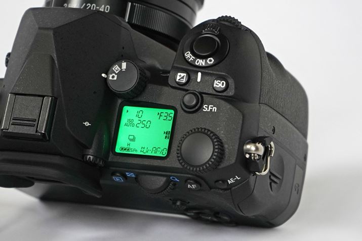 ʉEɁAX}[gt@NVp̑niS.Fn{^S.Fn_Cj𓋍ځBIoݒhCu[hƂBemFł\pl̈ʒuɓڂĂ܂B\plɂ́AX}[gt@NVőIĂݒ荀ڂ\܂