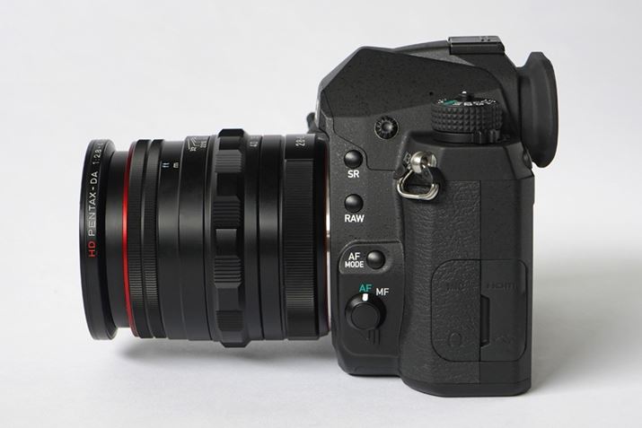 {^Eo[ނLxɗpӂĂ̂ŁA{fBʂSR{^ARAW{^AAF[h{^AtH[JX[h؂ւo[𑕔BʂɂHDMI[qi^CvDjAUSB[qiType-CjA}CN[qAwbhz[qƂC^[tFCXĂ܂