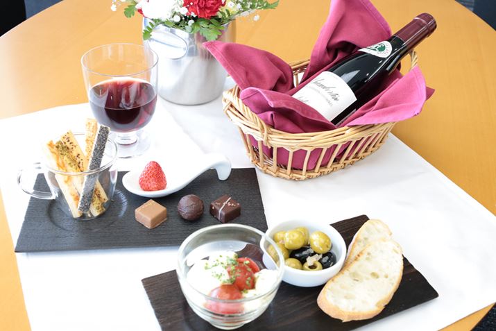 yḦBI[uɃ`[YANbJ[A`R[gȂǂYĂ