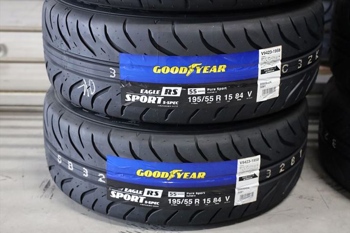 uYaris Cupv̎w^ĆA^CTCÝu195/55R15vA̓ObhC[uEAGLE RS SPORT S-SPECvw肳Ă܂