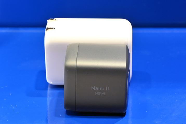 uAnker Nano ll 45WvƏ]fuAnker PowerPort III 45W Podv̑傫ׂƂ