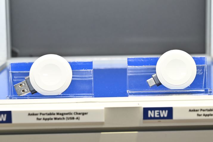 ^тɕ֗ȃR[hX^CvApple WatchC[dBRpNgȃfAApple Watch̃tXs[h[dɑΉBP[u[̈ႢUSB-AUSB-C2fCAbvB63ŁAi3,490~