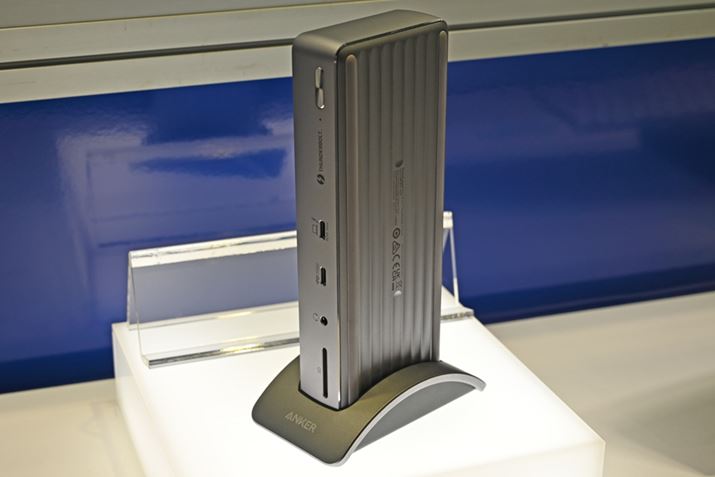 Thunderbolt 4ɑΉhbLOXe[V̍ŏʃfŁAThunderbolt 4iAbvXg[ő40GbpsAő90WójAThunderbolt 4i_EXg[ő40GbpsAő15WóA8K@30HzjAUSB-C 3.1 Gen2×1AUSB-A 3.1 Gen2×2AUSB-A 2.0×2AHDMIi4K@60Hzj×2AI[fBIWbNASD[J[hXbgAGbE|[ǧv12̃|[g𑕔BThunderbolt 4ΉP[uBȂAʐ^̃X^h͕ʔ\B2021NHŁAi34,990~