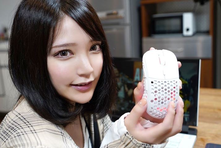 Steam̃RAQ[}[Ɓg[ނ܂ɂhґނACɂȂ郏CX^Cv̌yʃ}EXuUltra Custom Wireless SymmvЉ܂