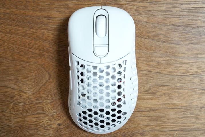 ́AEṕuUltra Custom Wireless ErgovBErgoV[Y͉EŎg₷悤ɁAEΏ̂ɃJ[ufUCƂȂĂ܂