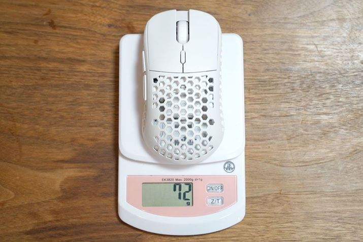 uUltra Custom Wireless Symmv̏dʂ́Al72g