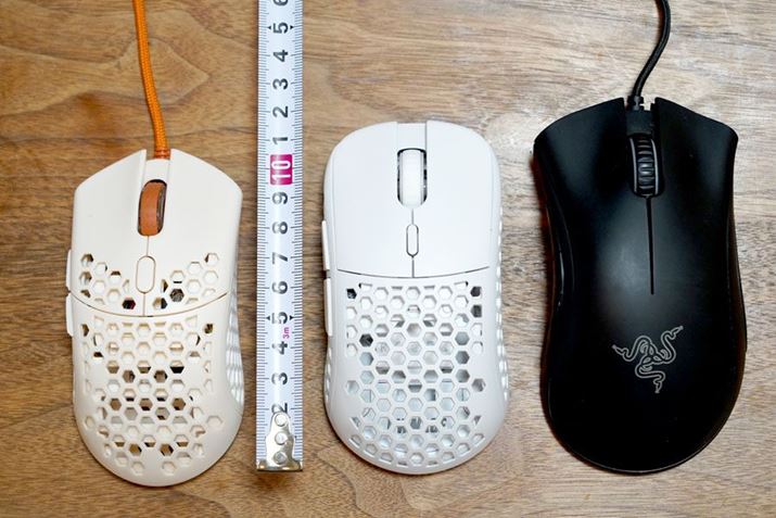 傫̔rB摜AUltralight 2 Cape Town11.6cmAUltra Custom Wireless Symm12 cmADeathAdder Chroma12.7 cmł