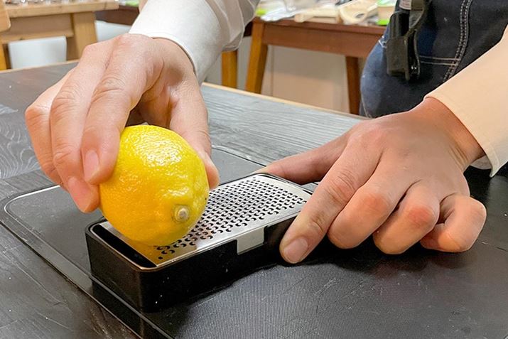 nƎ󂯎M͕ʁXł̍w\