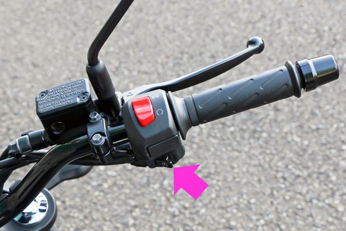 ŋ߂̃oCN̓GW₷̂Œʏ̃ZX^[^[łقǖɂ͊ȂA{^ȂĂׂ͍̂ȂƂ肪