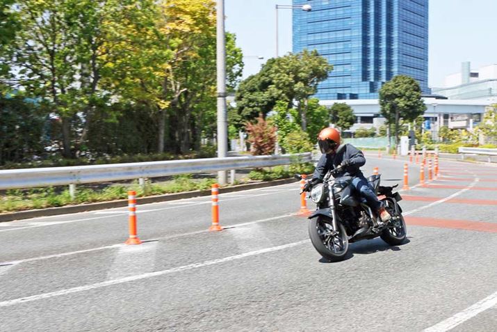 oCN𑀂Ă悤Ȋo₷̂ŁAR[i[̂тɁu͂ƃRpNgɋȂ邩vƍlĂ܂ACt΂Ԃ񑖂Ă܂B̂悤ɁAʂɊX𑖂Ă邾łɊyނƂłBoCNɏy̖{ɐG郂fȂ