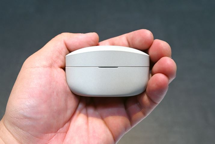 uWF-1000XM4v̐pP[XB̂ЂɂۂƎ܂