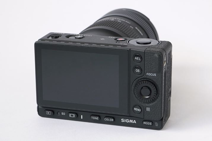 wʂɂ́A\L[˂_CAQSiNCbNZbgjj[̐p{^AAEL{^Ȃǂ𓋍ځBj^[ɂ́Ag[Rg[ƃJ[[h_CNgɌĂяop{^Ă܂Btj^[͌Œ莮3.15^^b`plti210hbgjł