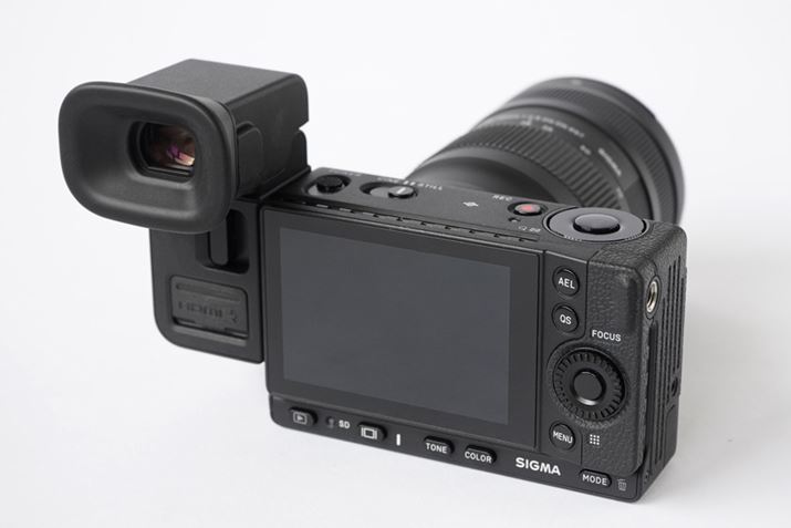 EVF-11ɂ͕WƑ^2ނ̃ACJbvĂ܂B̉摜͑^ACJbv𑕒C[W