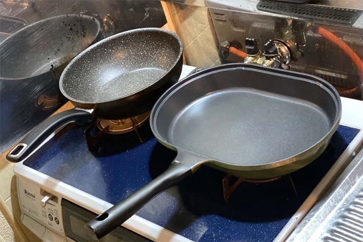 䂪Ƃ24cmtCpƕׂĂ݂܂B傫łA2RłȂׂ܂